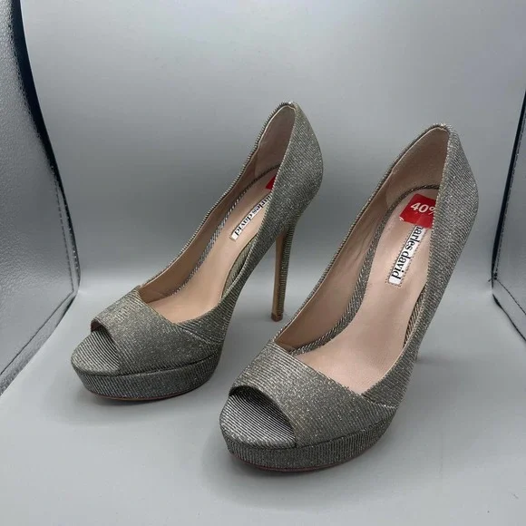 Charles David Vacci Silver Pumps sz 6 1/2 - Picture 3 of 10